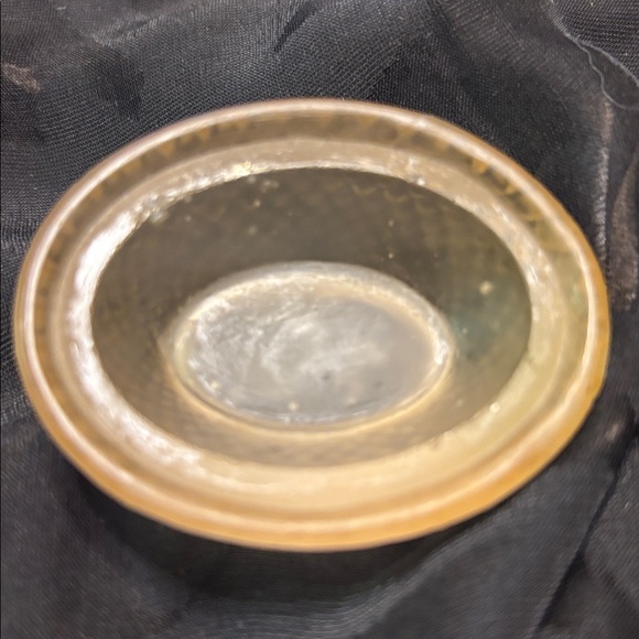 Vintage pastel pink bottom/green lid frosted glass hen on a nest salt cellar - Picture 9 of 12